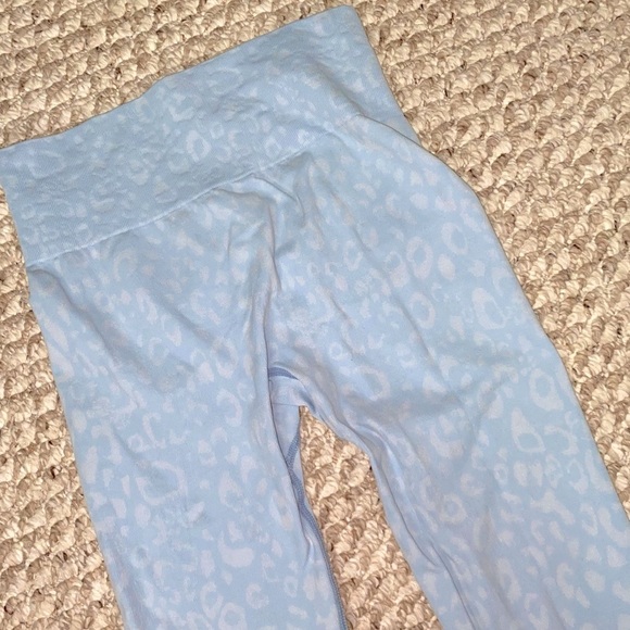 2 for $20 or 5 for $40
AMAZON BOOTY LEGGINGS - MEDIUM - Picture 4 of 7